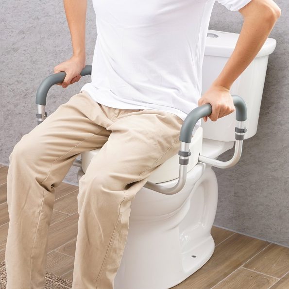 VEVOR Raised Toilet Seat| 88.9 mm Height Raised| 136 kg Weight Capacity| for Standard Round Toilet| Aluminum Handrail| with EVA Armrest Padding - Image 8